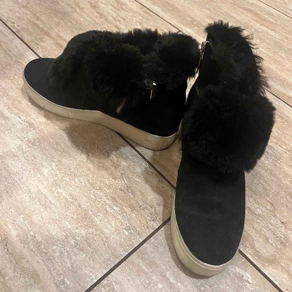 Black Fur fold-down J SLIDES sneakers, size 9